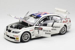 BMW E90 320si #1 A. Priaulx WTCC Champion 2006 Kyosho 1:18 80430429067 Métal — image 2 sur 8