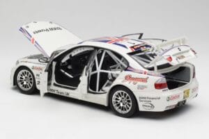 BMW E90 320si #1 A. Priaulx WTCC Champion 2006 Kyosho 1:18 80430429067 Métal — image 5 sur 8