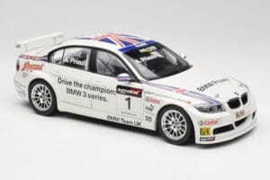 BMW E90 320si #1 A. Priaulx WTCC Champion 2006 Kyosho 1:18 80430429067 Métal — image 6 sur 8