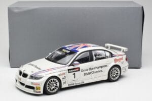 BMW E90 320si #1 A. Priaulx WTCC Champion 2006 Kyosho 1:18 80430429067 Métal — image 8 sur 8