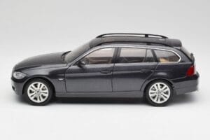 BMW 330i E91 Touring Gris Foncé Kyosho 1:18 80430394360 Métal — image 4 sur 8