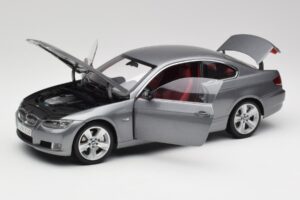 BMW 330i E92 Coupé Gris Métallisé Kyosho 1:18 80430407220 Métal — image 2 sur 8