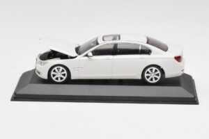 BMW 750Li F02 Blanc Minichamps 1:43 80420445201 Métal — image 4 sur 5