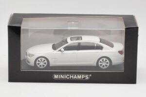 BMW 750Li F02 Blanc Minichamps 1:43 80420445201 Métal — image 5 sur 5