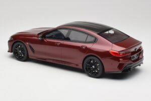 BMW M850i G15 M Performance Melbourne Red Metallic GT Spirit 1:18 GT493 Résine — image 5 sur 6