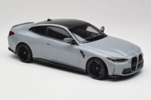 BMW M4 G82 Brooklyn Gris Minichamps 1:18 155020124 Métal — image 4 sur 6