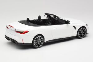 BMW M4 G82 Cabriolet Alpine White Minichamps 1:18 155021031 Métal — image 2 sur 6