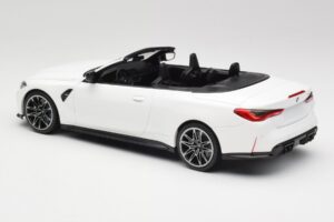 BMW M4 G82 Cabriolet Alpine White Minichamps 1:18 155021031 Métal — image 5 sur 6