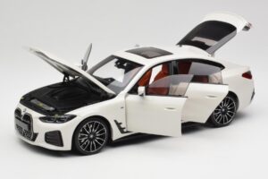 BMW i4 M50 G26 Alpine White Minichamps 1:18 110023011 Métal — image 2 sur 8