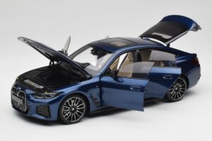 BMW i4 M50 G26 Portimao Blue Minichamps 1:18 110023012 Métal — image 2 sur 8