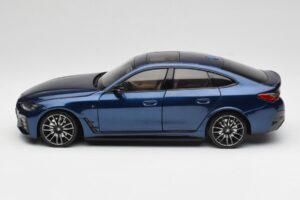 BMW i4 M50 G26 Portimao Blue Minichamps 1:18 110023012 Métal — image 4 sur 8