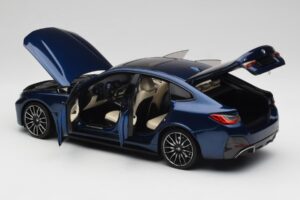 BMW i4 M50 G26 Portimao Blue Minichamps 1:18 110023012 Métal — image 5 sur 8