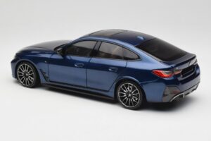 BMW i4 M50 G26 Portimao Blue Minichamps 1:18 110023012 Métal — image 7 sur 8