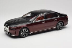 BMW i7 G70 Black & Red Metallic Minichamps 1:18 110023201 Métal