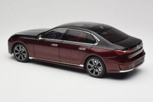 BMW i7 G70 Black & Red Metallic Minichamps 1:18 110023201 Métal — image 7 sur 8