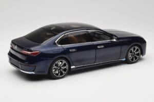 BMW i7 G70 Blue Metallic Minichamps 1:18 110023202 Métal — image 3 sur 8