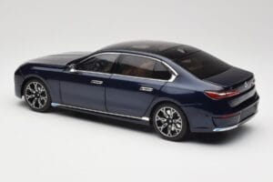 BMW i7 G70 Blue Metallic Minichamps 1:18 110023202 Métal — image 7 sur 8