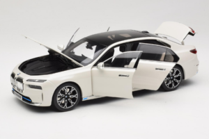 BMW i7 G70 White Metallic Minichamps 1:18 110023200 Métal — image 2 sur 8