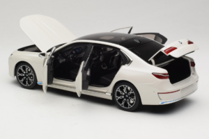 BMW i7 G70 White Metallic Minichamps 1:18 110023200 Métal — image 5 sur 8