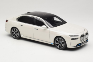 BMW i7 G70 White Metallic Minichamps 1:18 110023200 Métal — image 6 sur 8