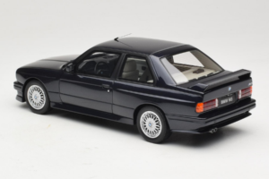 BMW M3 E30 Europameister Macau Blue Otto 1:18 OT1216 Métal — image 5 sur 6