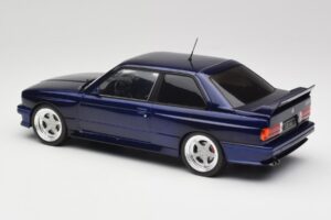 BMW M3 E30 Macau Blue IXO 1:18 18CMC122 Métal — image 5 sur 6