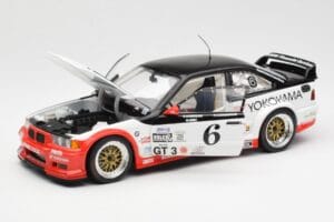 BMW M3 E36 GTR #0 B. Auberlen / M. Simo / P. Cunningham Daytona 24 Hours 1998 UT Models 1:18 39816 Métal — image 2 sur 8