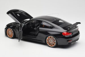 BMW M4 F82 GTS Sapphire Black Metallic Minichamps 1:18 110025220 Métal — image 5 sur 8