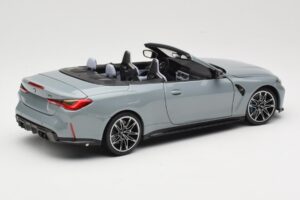 BMW M4 G83 Cabriolet Grey Metallic Minichamps 1:18 110021032 Métal — image 3 sur 8