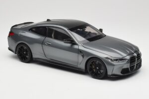 BMW M4 G82 Gris Metallic Minichamps 1:18 113020124 Métal — image 6 sur 8