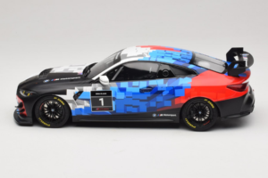 BMW M4 GT4 #1 Presentation 2024 Otto 1:18 OT1125 Résine — image 3 sur 6