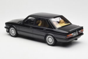 BMW M5 E28 Diamond Noir Otto 1:18 OT184 Résine — image 5 sur 6