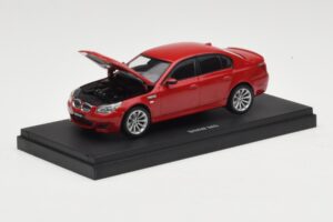 BMW M5 E60 Rouge Kyosho 1:43 03503R Métal — image 3 sur 4