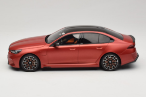 BMW M5 G90 Beach Orange GT Spirit 1:18 GT966 Résine — image 3 sur 6