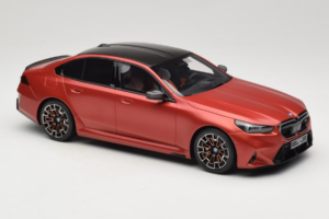 BMW M5 G90 Beach Orange GT Spirit 1:18 GT966 Résine — image 4 sur 6