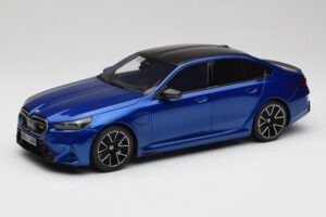 BMW M5 G90 Marina Bay Blue Metallic GT Spirit 1:18 GT507 Résine