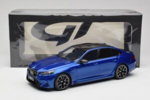 BMW M5 G90 Marina Bay Blue Metallic GT Spirit 1:18 GT507 Résine — image 6 sur 6