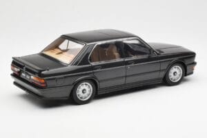 BMW M535i E28 Diamond Noir AUTOart 1:18 75162 Métal — image 3 sur 8