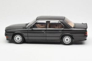 BMW M535i E28 Diamond Noir AUTOart 1:18 75162 Métal — image 4 sur 8