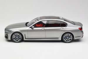 BMW M760i G12 V12 Final Edition Gris GT Spirit 1:18 GT478 Résine — image 3 sur 6
