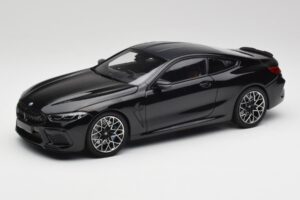 BMW M8 F92 Noir Saphir Minichamps 1:18 110029021 Métal