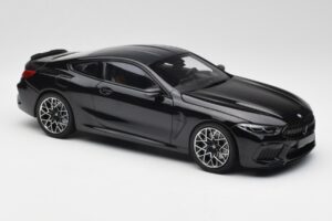 BMW M8 F92 Noir Saphir Minichamps 1:18 110029021 Métal — image 6 sur 8