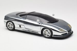 BMW Nazca M12 Chrome Silver Revell 1:18 08916 Métal — image 6 sur 8