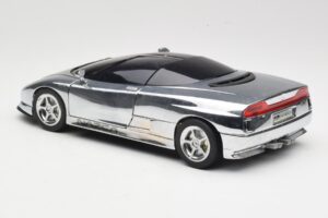 BMW Nazca M12 Chrome Silver Revell 1:18 08916 Métal — image 7 sur 8