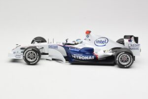 BMW Sauber F1.07 #9 N. Heidfeld Launch Version 2007 Minichamps 1:18 80430426994 Métal — image 3 sur 7