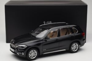 BMW X5 E70 Sapphire Black Paragon 1:18 PA-97071 Métal — image 8 sur 8