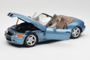 BMW Z3 E36/7 James Bond Goldeneye Bleu Métallisé UT Models 1:18 180024336 Métal — image 2 sur 8