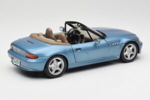 BMW Z3 E36/7 James Bond Goldeneye Bleu Métallisé UT Models 1:18 180024336 Métal — image 3 sur 8