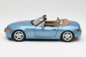 BMW Z3 E36/7 James Bond Goldeneye Bleu Métallisé UT Models 1:18 180024336 Métal — image 4 sur 8