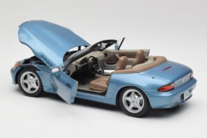 BMW Z3 E36/7 James Bond Goldeneye Bleu Métallisé UT Models 1:18 180024336 Métal — image 5 sur 8